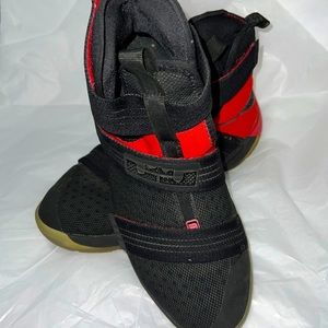 Todays Sale🎈✔️Nike Lebron Soldier 10 Sneakers